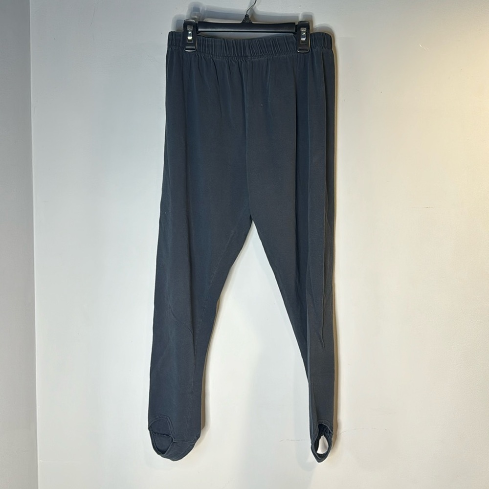 Black leggings with stirrups